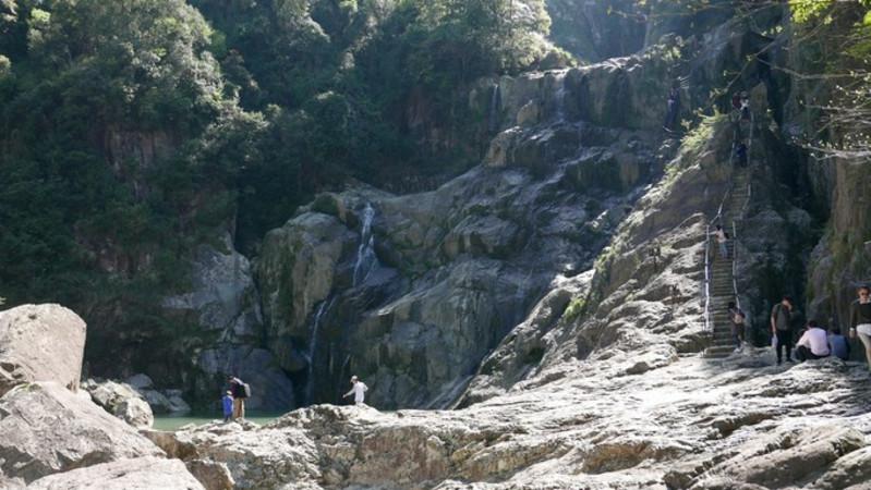 娱乐圈集体医美?赵丽颖脸僵,鞠婧祎鼻子怪、秦岚脸肿